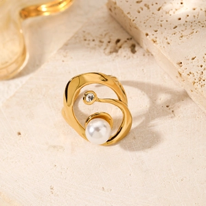 Irregular 18k gold plated titanium steel ring with large white pearl and crystal accent