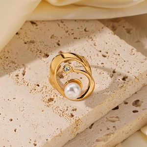 Irregular 18k gold plated titanium steel open ring with large pearl and sparkling zircon