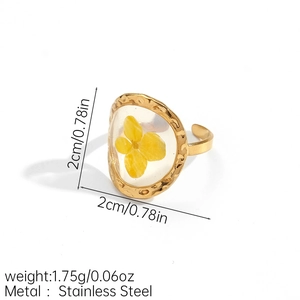 Detail shot of vintage oval gold ring with real yellow dried flower in resin and dimensions
