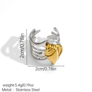 Detailansicht des zweifarbigen Muschelrings mit Maßen und goldfarbenem Schneckendesign