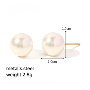 Vue détaillée de boucles d'oreilles perles de 1,0cm en acier inoxydable plaqué or 18K