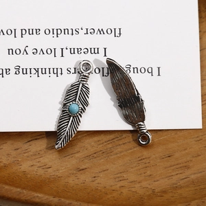 Pendentif plume ethnique en argent antique avec perle turquoise pour création de bijoux