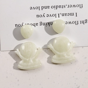 Breloques en résine phosphorescentes astronaute et planète pour bijoux DIY
