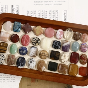 Assortiment natuursteen cabochons in diverse vormen en kleuren voor DIY-sieraden