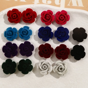 Elegantes dijes de flores de rosa en terciopelo flocado para joyas DIY y accesorios para el pelo