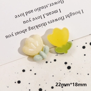 Detail of 22mm tulip resin charms in cream matte and yellow translucent finishes