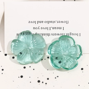 Minimalistische lichtgrüne Harzblumen-Haaraccessoires mit feiner Blütenblatt-Texturierung
