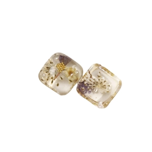 Boucles d'oreilles carrées en résine avec vraies fleurs séchées et petites perles pour DIY