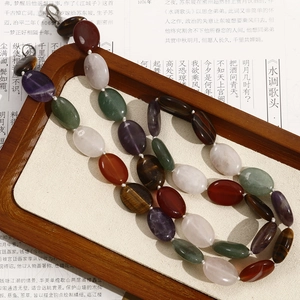 Handgemaakte ketting met natuurlijke ovale edelstenen zoals amethist en tijgeroog