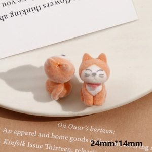 Primer plano de lindas figuras de gatos naranjas con textura flocada y dimensiones