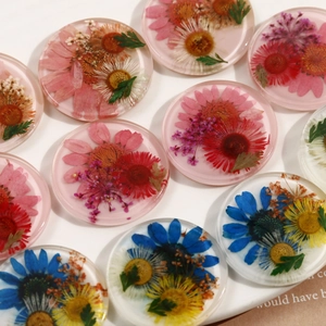 Clear resin round pendants with real pressed flowers for DIY jewelry making