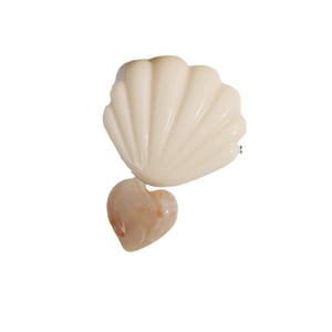 Elegant 20mm shell and amber heart hair clip with marble texture for daily styling
