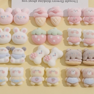 Breloques à dos plat en résine floquée avec motifs de lapins, ours et glaces à la fraise