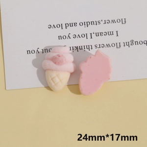 Détail des charms en résine lapin rose et glace avec dimensions précises de 24 mm