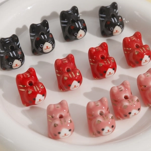 DIY keramische kattenkralen voor sieraden in zwart rood en roze handgeschilderde stijl