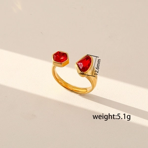 Detailed macro view showing red gemstone dimensions of 12.6mm and weight of 5.1g