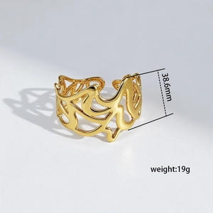 Detail view of adjustable gold flower cuff ring with 38.6mm size and 19g weight details