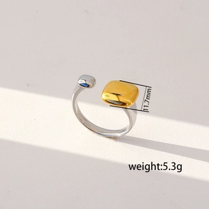 Macro shot showing 11.7mm gold and silver two-tone croissant ring weighing 5.3g