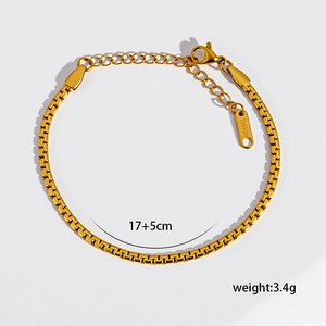 Dettaglio del bracciale a catena veneziana placcato oro 18K con chiusura a moschettone