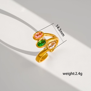 Detail eines 14,3-mm-Goldrings mit drei bunten ovalen Edelsteinen und 2,4 g Gewichtsinfo