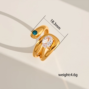 Makroaufnahme: 18,3mm goldener offener Ring mit ovalem Zirkon und blauem Edelstein