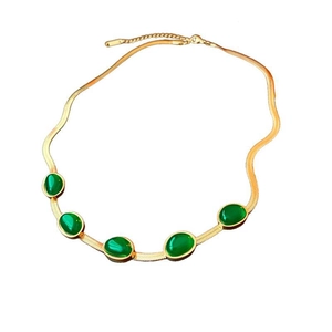 Franse vintage titanium stalen ketting met vijf smaragdstenen op een gouden ketting