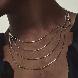Collar minimalista de plata con capas de cadena de serpiente para mujer joyería moda