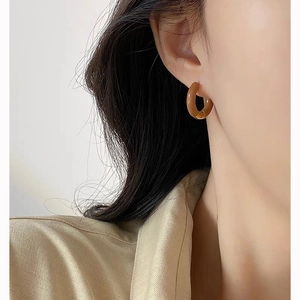 French vintage style caramel brown resin hoop earrings made of titanium steel for women