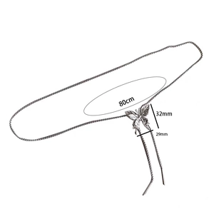 Detail der silbernen Schmetterlings-Taillenkette mit 80cm Länge und 32mm Anhängermaß