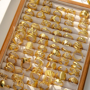 Colección de anillos vintage ajustables de acero inoxidable dorado con mariposas y corazones
