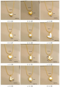 Colección de collares de acero chapado en oro con corazones de nácar y dijes de mariposa
