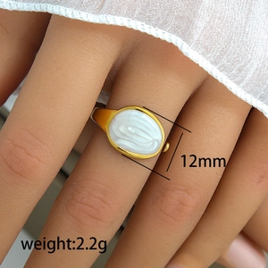 Goldener Retro-Ovalring aus Edelstahl mit weißer Emaille-Einlage und 12mm breiter Fläche