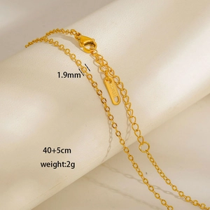 Macro shot of a 1.9mm golden stainless steel chain with size and weight dimensions