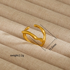 Irregular gold wave ring detail showing 15.5mm diameter and 2.2g weight measurement
