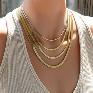 Minimalistisches Schlangenkette-Halsketten-Set aus goldfarbenem Edelstahl zum Layering