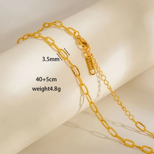 Detail of 3.5mm gold-plated stainless steel chain necklace with 40+5cm length and engraving