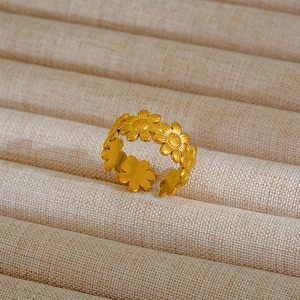 Anello aperto regolabile in acciaio inossidabile dorato con motivo a margherite