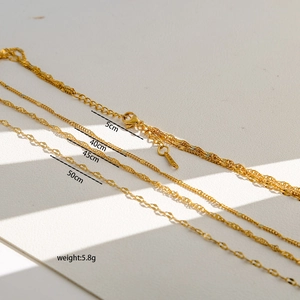 Détails de colliers superposés en acier inoxydable plaqué or 18k avec dimensions et fermoir mousqueton