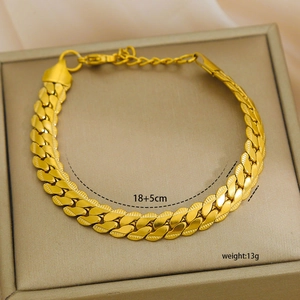 Vista detallada de pulsera de cadena plana de acero inoxidable 18k con medida 18+5cm y peso