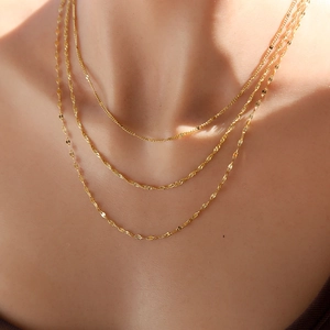Ensemble de colliers superposés en acier inoxydable plaqué or 18 carats avec chaînes torsadées