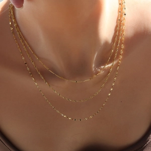 Collier multi-rangs en acier inoxydable plaqué or 18 carats pour femme style minimaliste