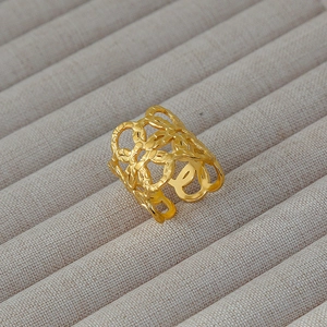 Macro di anello largo in acciaio inossidabile placcato oro 18k con trama geometrica