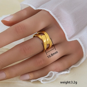 Anillo de acero de titanio dorado retro con diseño cruzado, ancho 10,8 mm, peso 3,2 g
