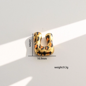 Detalles del colgante leopardo dorado de 22mm con dimensiones y especificaciones