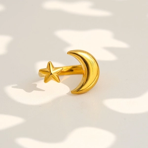 Anillo abierto de acero inoxidable con colgantes de luna y estrella dorados, acabado pulido