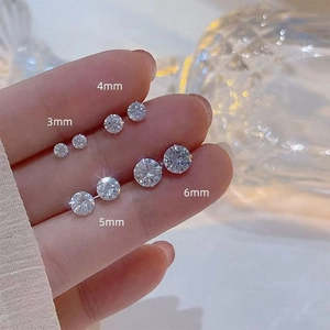 Boucles d'oreilles en zircon scintillant en quatre tailles 3mm 4mm 5mm 6mm