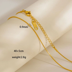 Goldene Schlangenkette aus Edelstahl mit Karabinerverschluss, 0,9 mm Breite und 45 cm Länge