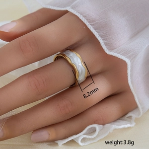 Bague vague en acier inoxydable plaqué or 18K avec marbre blanc pour femme, 8,2mm