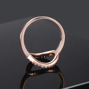 Rose gold minimalist O-shaped ring with pavé zircons and a V-shaped detail