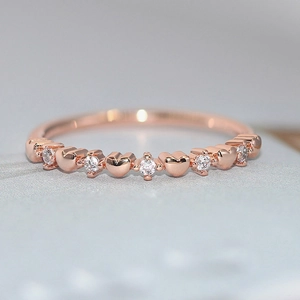 Elegant rose gold heart shaped ring with sparkling clear zircon stones for women